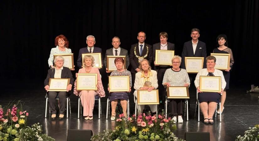 Díszpolgári címek és kitüntetések az ünnepi közgyűlésen