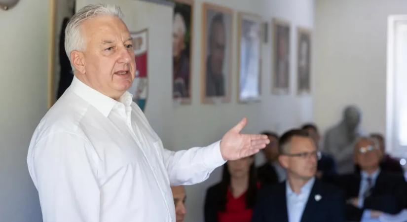 Semjén Zsolt beadta lemondását, de nem fogadták el