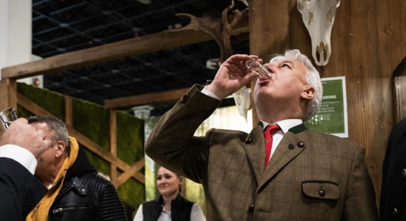 Semjén Zsolt felajánlotta lemondását a KDNP elnökségének, de elutasították