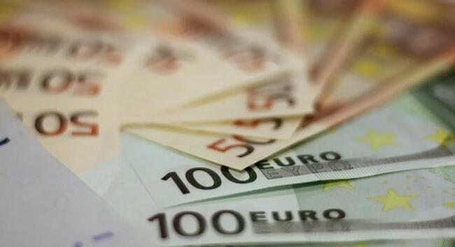 Hogy áll most az euró-forint árfolyam? - Így zárt a piac 2026. április 24-én