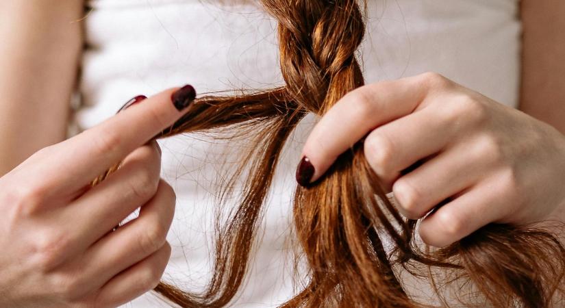 Elképesztő változást hozhat a hajnak az új TikTok-trend – rossz értelemben