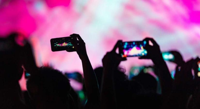 Csak, hogy tiszta legyen, hogy kinek a koncertjére vált jegyet… – Milliárdok a közösből a Fidesz-celebeknek