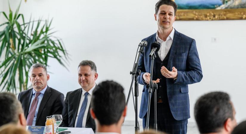 Költségvetési csalás gyanúja miatt elfogatóparancsot adtak ki a Fidesz szegedi elnöke ellen