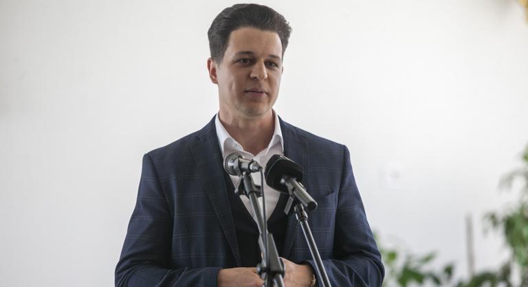 Költségvetési csalás gyanúja miatt körözést adtak ki a szegedi Fidesz elnöke ellen