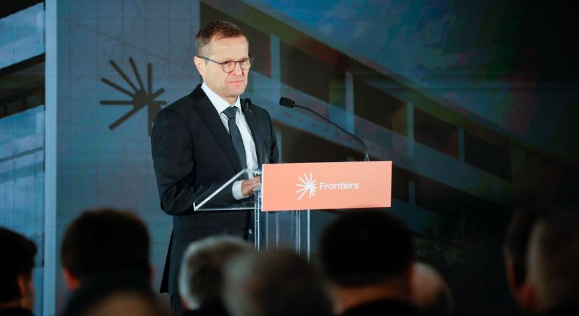 A választások után már neki is mentek a Nobel-díjas Krausz Ferencnek – a professzor nem ment el szó nélkül a történtek mellett