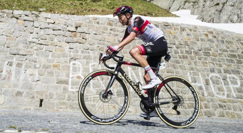 Bukása után térdsérüléssel kezelték, napokkal később meghalt a kerékpárversenyző