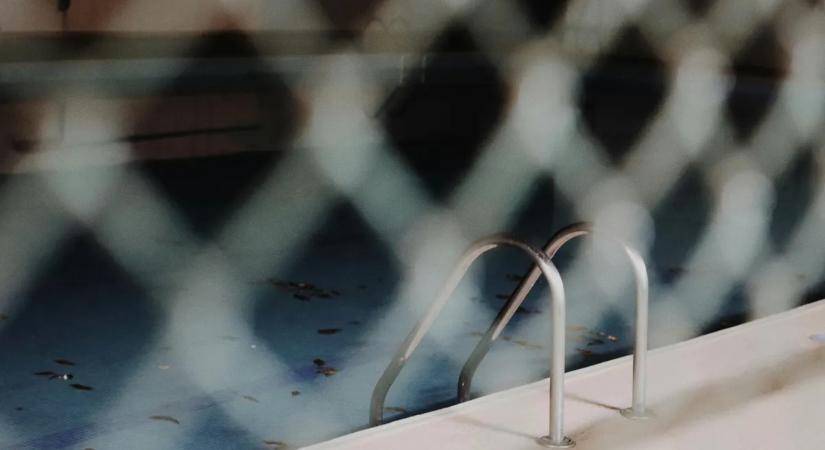 Felfoghatatlan baleset áldozata lett a védtelen kisfiú, szülei mellett halt meg