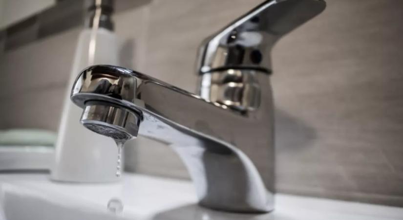Nem a citrom és nem az ecet: ezzel a filléres trükkel végleg eltüntetheted a vízkövet a csapokról