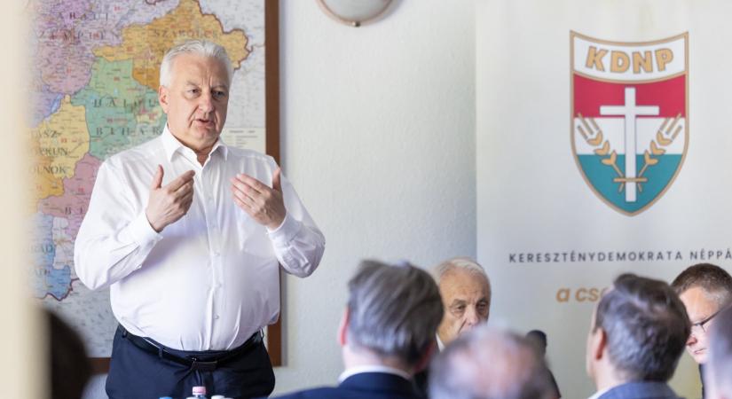 Semjén Zsolt benyújtotta lemondását a KDNP éléről