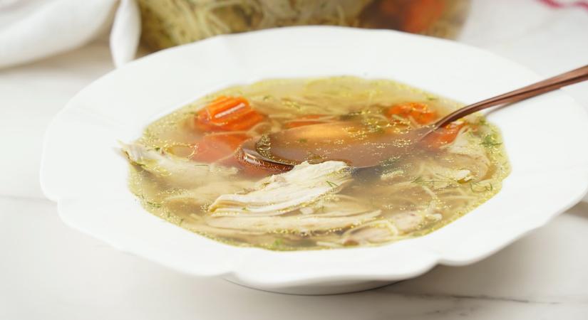 Ez a legrosszabb zöldség a húsleveshez: kerüld el, mérgezővé teheti az ételed