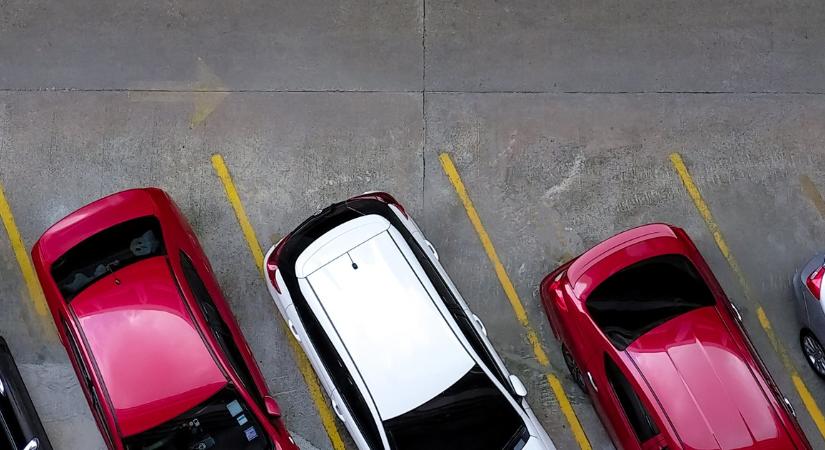 KRESZ-teszt: tudja, meddig állhat egy helyben az autó?