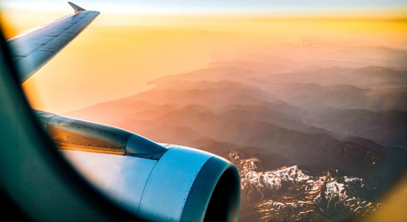 Veszélyben a nyári repülős utak? Mi lesz a foglalásokkal, ha beüt a kerozinhiány?