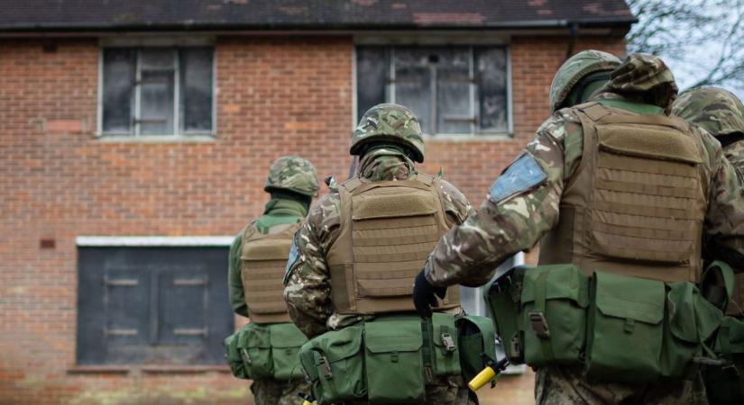 Döntött a bíróság: vádat emeltek a sokkolóval gyilkoló ukrán kényszersorozók ellen