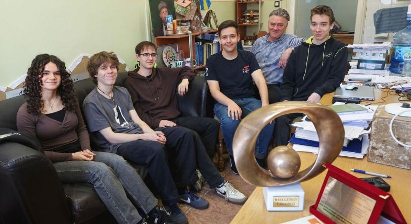 Taroltak a Báthory diákjai, Szegeden tanulnak az ország legjobb leendő atomfizikusai