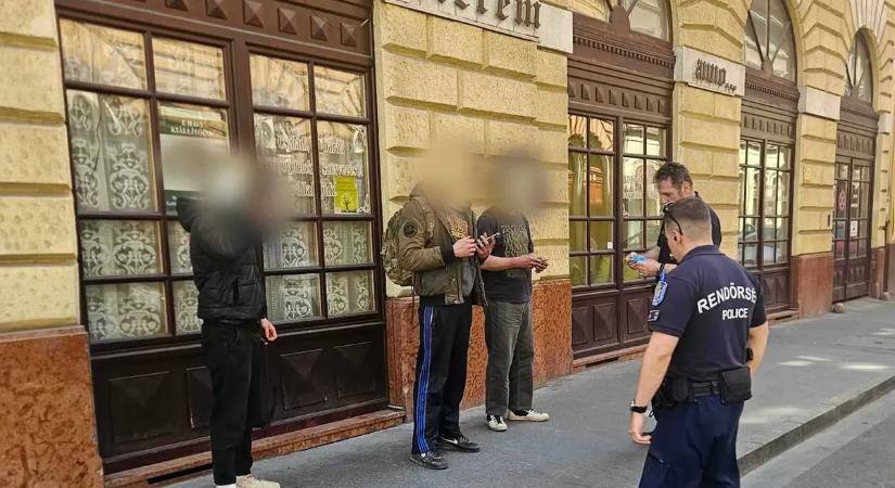 Kilenc vevő bukott le egy razzián a belvárosban - Fotó