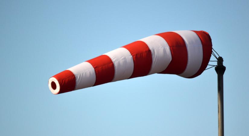 Fordul az időjárás, erős északi széllel érkezik a front