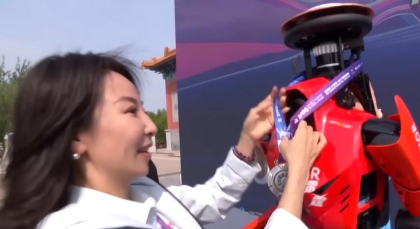 Kínában rohangálnak a robotok, reméljük, nem lesz itt semmi Skynet