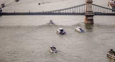 Ingyenes sétahajózás a fővárosban: látványos parádéval indul a budapesti hajózási szezon