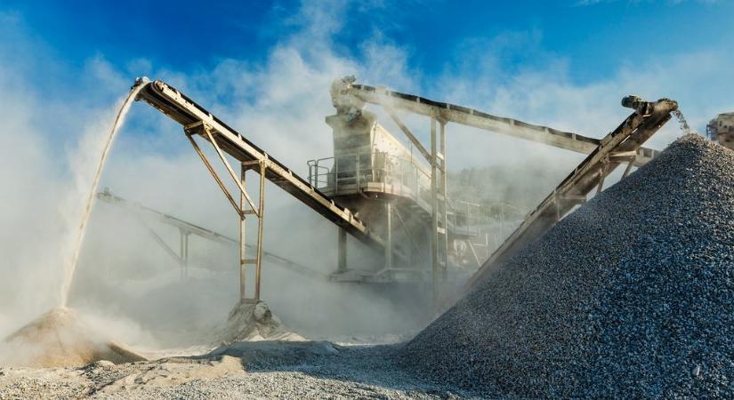 Újabb magyar városban lehet azbesztszennyezés: maszkot osztanak a helyieknek