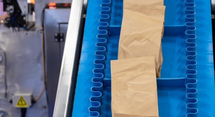 A papírcsomagolás már ragasztó nélkül is zárható