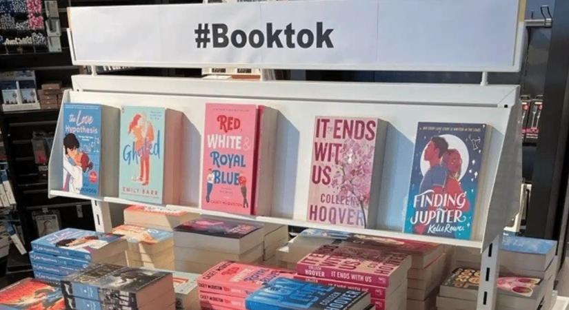 Hashtag BookTok és száznegyvenmilliárd kattintás – a könyvek megmentői a pár másodperces videók lesznek?