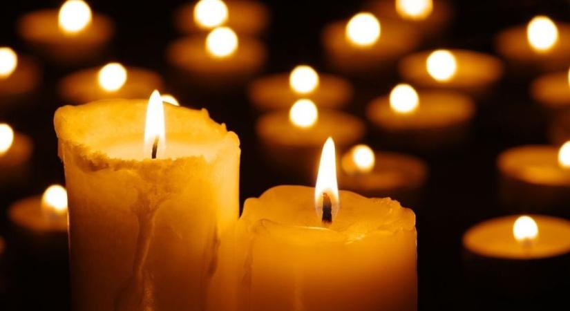 A szeretett pedagógustól búcsúznak a baktai iskola oktatói, diákjai