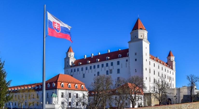 A szomszédban kijózanító hírt kaptakLondonból szombat hajnalban, Fico rágja a körmét, Magyar Péter figyel