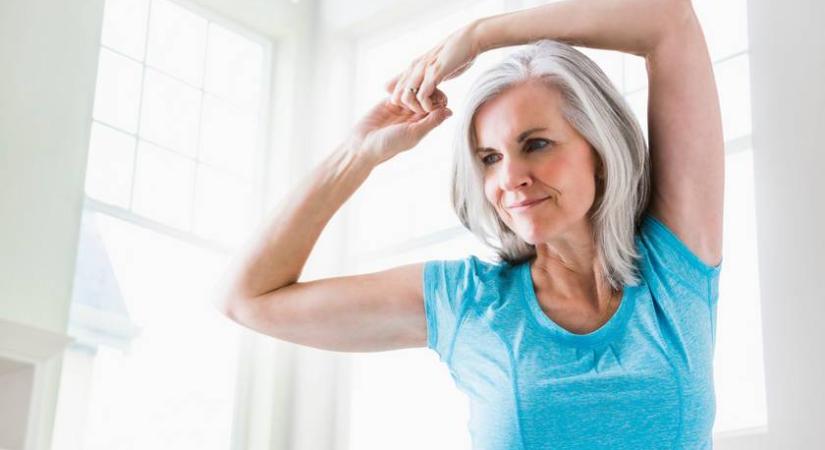 40 felett is búcsút inthetsz az integetőhájnak: az egyszerű tornát otthon is elvégezheted