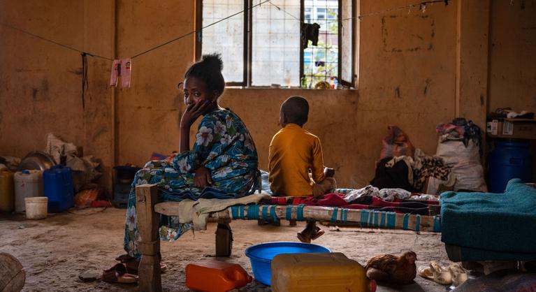 Miközben a bolygót próbáljuk menteni, hagyjuk az embereket elveszni?