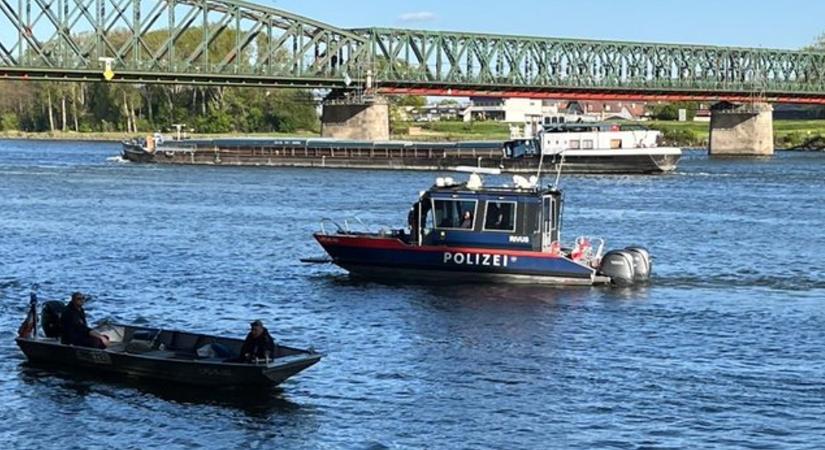 Idős férfi zuhant autójával a Dunába, nem tudták megmenteni - Videó