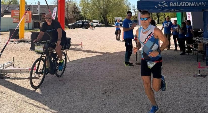 Bódis Tamás óriási pályacsúccsal futotta körbe a Balatont