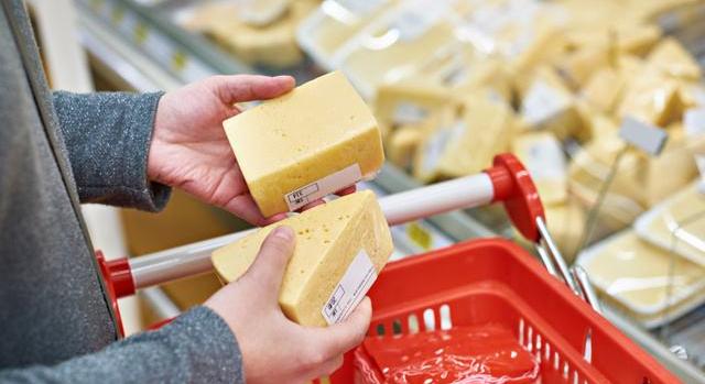 Egyetlen pillantással megállapíthatod a boltban, ha a sajt rossz minőségű