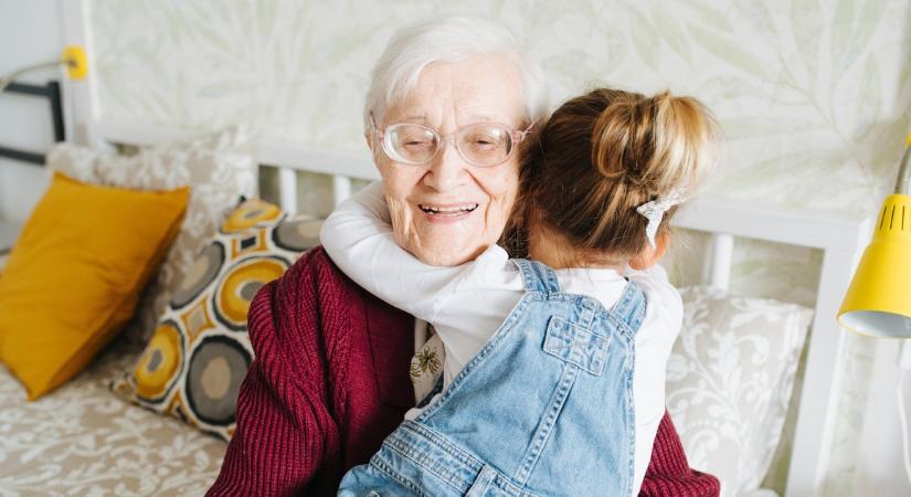 Magasan ez a három csillagjegy a legjobb nagymama