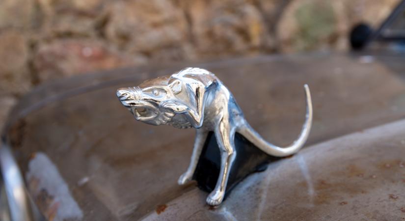 Felismered az autómárkák régi emblémáit? Tedd próbára magad!