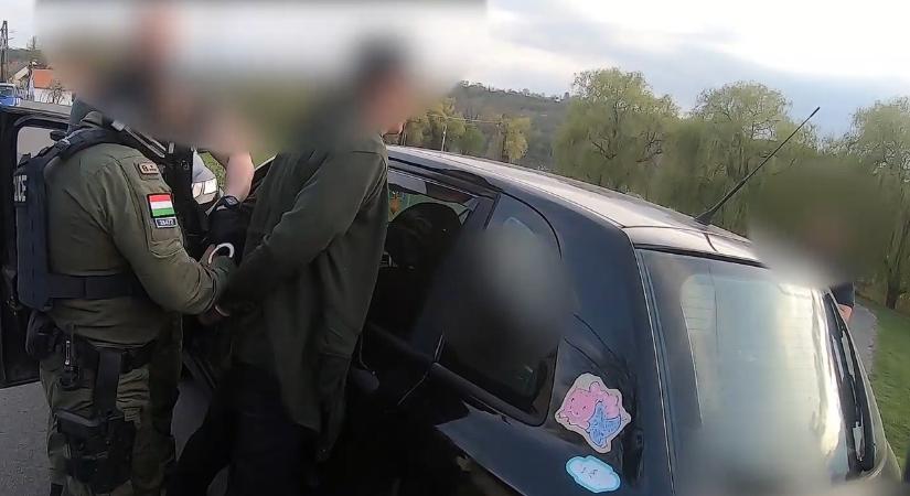 Pécsi díler kezén kattant a bilincs, faluban akarta terjeszteni a drogot