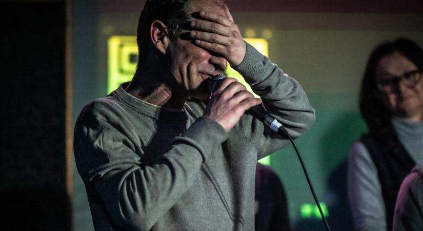 Hirdetésektől a lombszívó gépen át a frizbipályáig – közzétette kampányelszámolását a Kétfarkú Kutya Párt