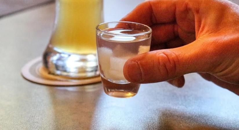 Altatóval kevert pálinka után az erdő szélén hagyták áldozatukat