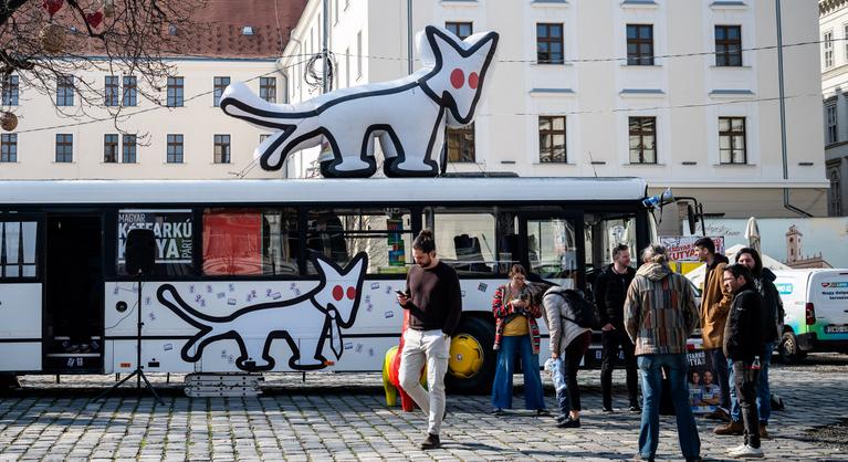 Nyilvánosságra hozta a Kutyapárt, mire ment el csaknem 700 millió forint, futotta felfújható kutyákra is