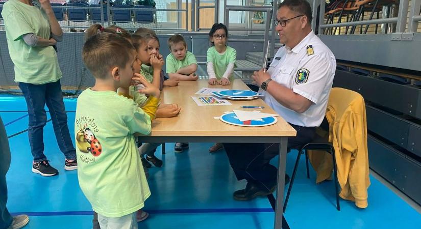Gokart, táblák és KRESZ: így tanulják a közlekedést a legkisebbek Dunaújvárosban (galériával)