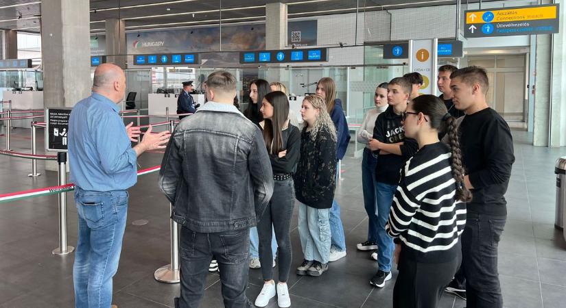 Rendőri igazgatóságra vitték a diákokat