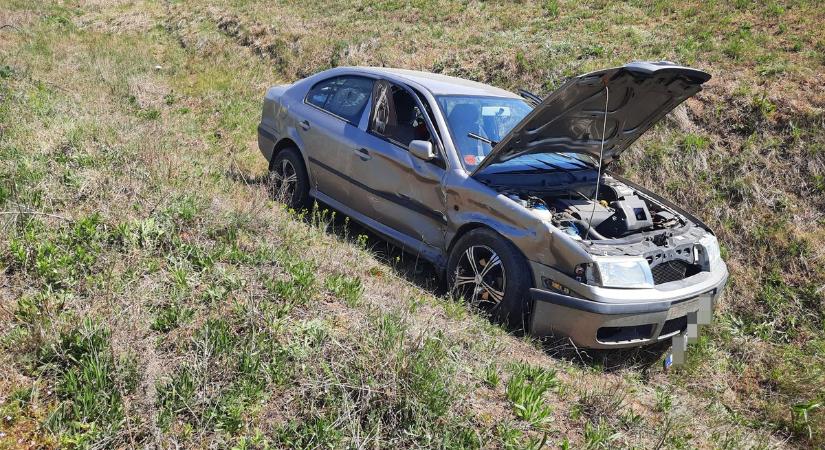 Újabb baleset Nyíregyházánál: nagy erővel ütközött két jármű az elkerülőn (fotók)