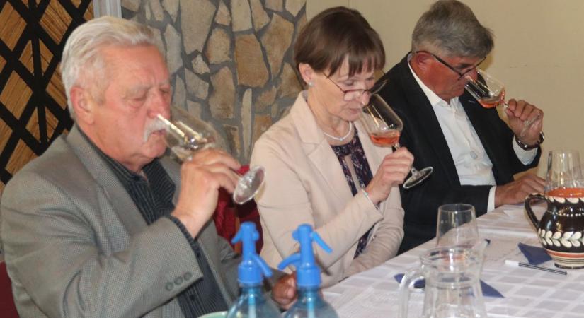 Ritka különlegességeket is kóstoltak a ballószögi borversenyen  fotók