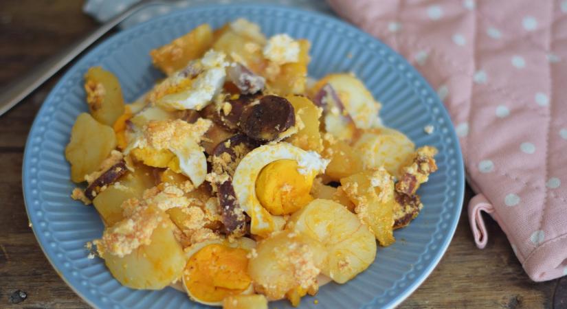 Rupáner-konyha: Rakott krumpli füstölt kolbásszal és sonkával - recept