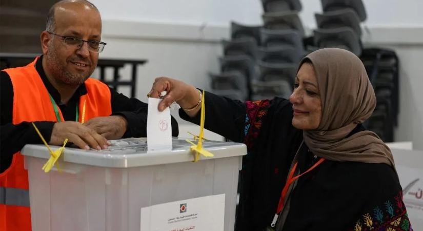 Sorsdöntő választás a háború árnyékában: szavaznak a palesztinok Gázában és Ciszjordániában  videó