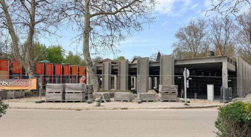 Vázig bontották a balatonföldvári bowlingpályát, végre látszik, mi épül a helyén