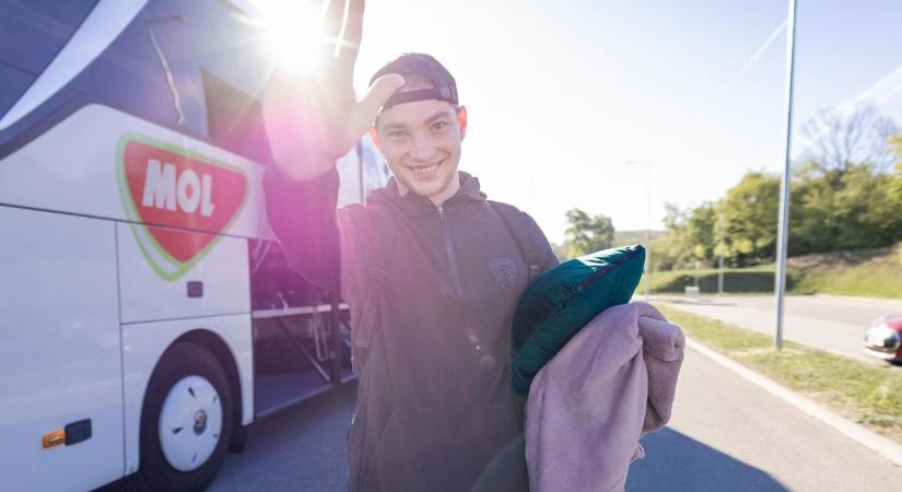 Friss fotók: elhagyták Tatabányát a kézisek, nagy csata vár rájuk