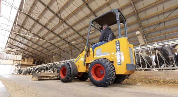 Knikmops KM 140 rakodó Kétféle gémmel