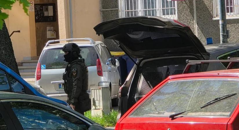 Túszdráma Kelenföldön: TEK-esek leptek el egy társasházat – Fotó