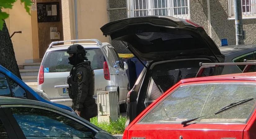 Túszdráma Kelenföldön: mesterlövészek jelentek meg egy társasháznál - Fotó