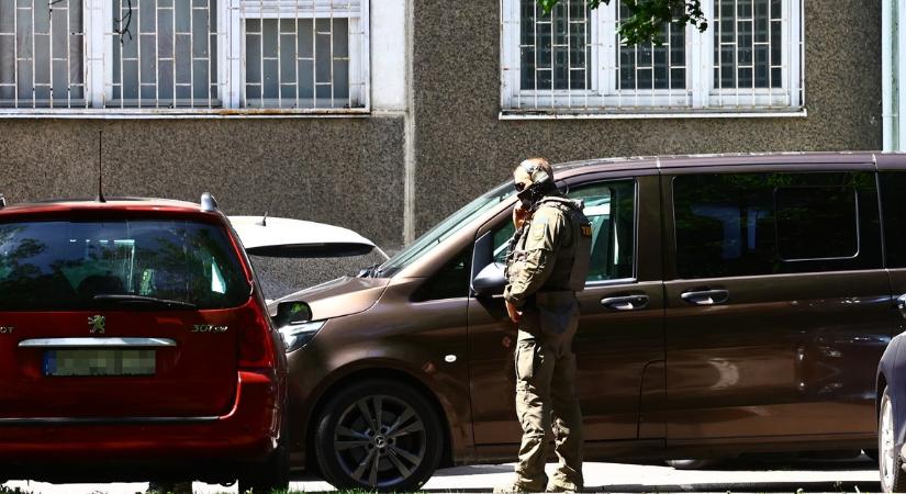 Breaking - Túszejtés Budán, mesterlövészek a helyszínen